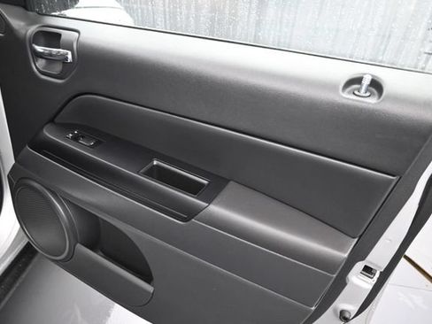 Used 2011 Jeep Compass 4WD image 8