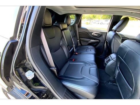 Used 2022 Jeep Cherokee Latitude Lux w/ Sun & Sound Group FWD image 26