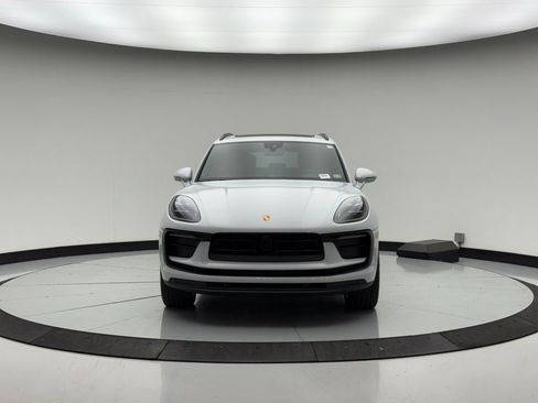 Used 2025 Porsche Macan image 8