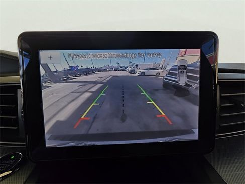 Used 2020 Ford Explorer XLT image 18