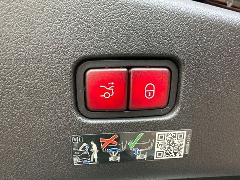 Used 2024 Mercedes-Benz CLE 300 4MATIC Coupe image 18