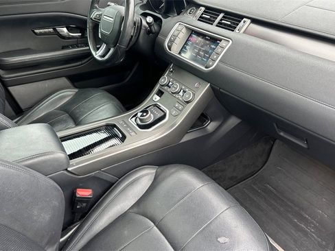 Used 2019 Land Rover Range Rover Evoque SE image 13