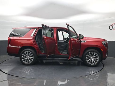 Used 2021 GMC Yukon Denali w/ Denali Premium Package image 30