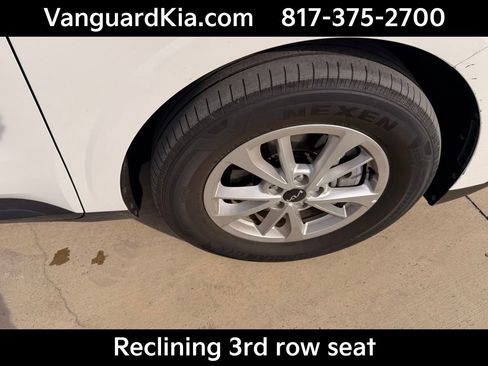 Certified 2024 Kia Carnival LX image 11