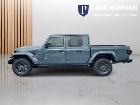 New 2025 Jeep Gladiator Sport image 6