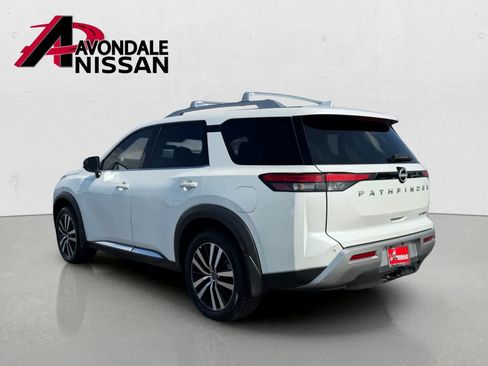 Used 2025 Nissan Pathfinder Platinum w/ Cargo Package FWD image 4