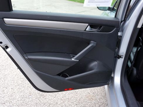 Used 2020 Volkswagen Passat 2.0T SE image 25