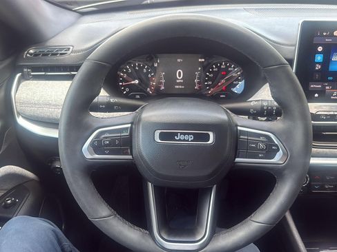 Used 2023 Jeep Compass Latitude AWD/4WD image 16