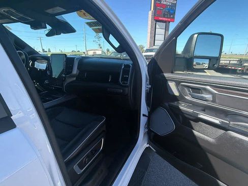 Used 2025 RAM 1500 Laramie AWD/4WD image 28