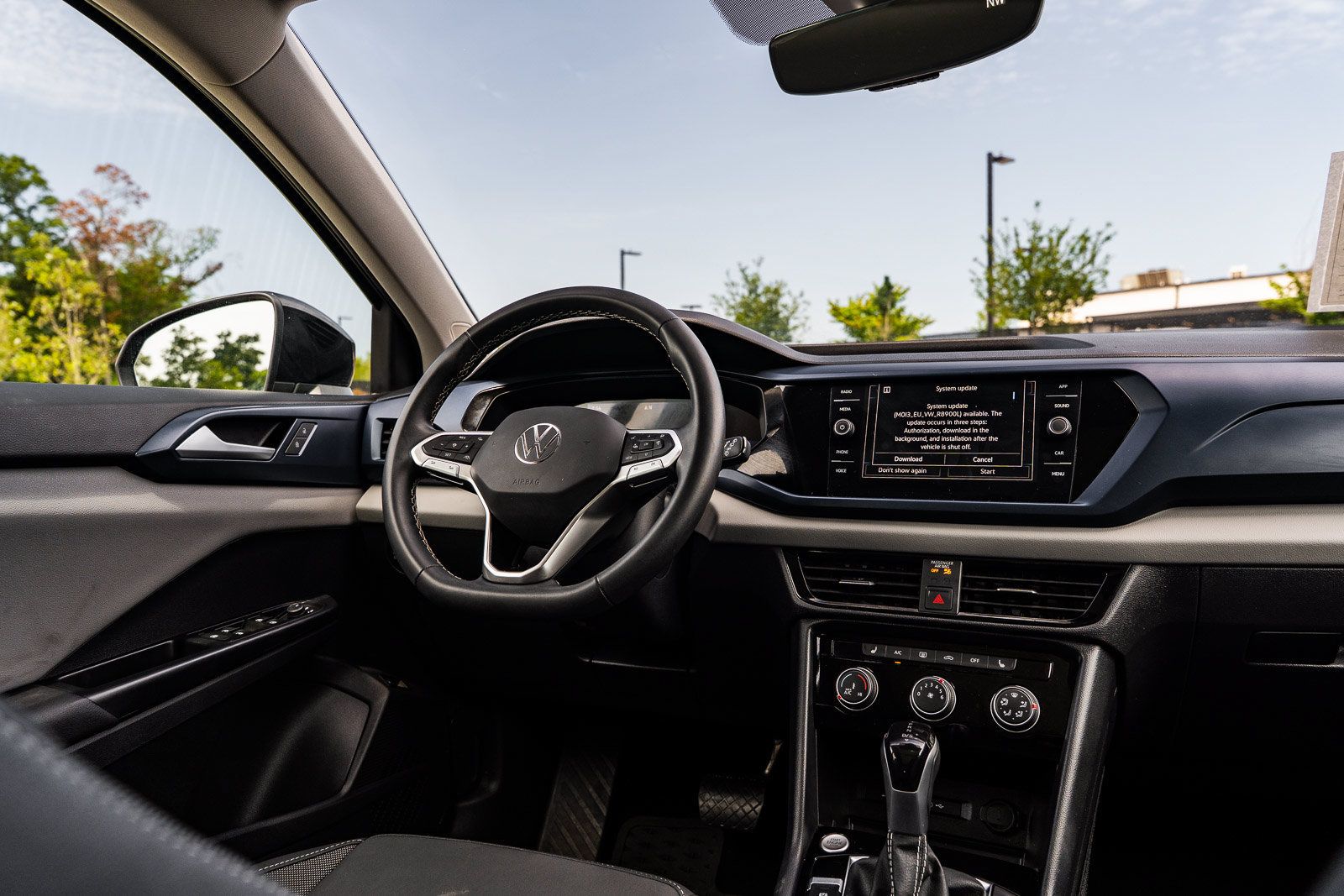 Used 2023 Volkswagen Taos SE w/ Panoramic Sunroof Package FWD image 30