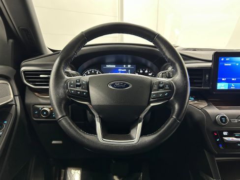 Used 2020 Ford Explorer Limited w/ Class III Trailer Tow Package AWD/4WD image 13