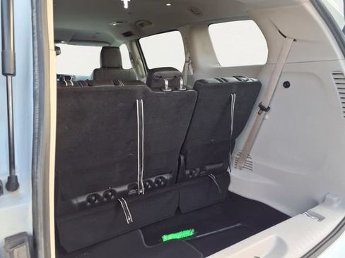Used 2024 Chrysler Pacifica Touring-L FWD image 22