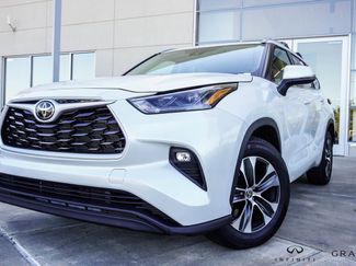 Used 2022 Toyota Highlander XLE video 1