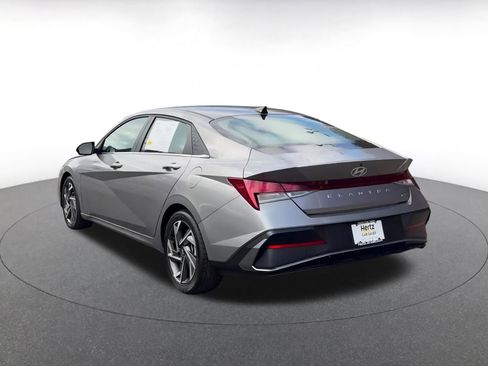 Used 2025 Hyundai Elantra Limited image 11