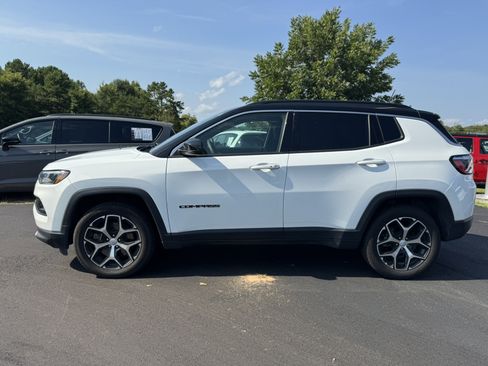 Used 2024 Jeep Compass Limited AWD/4WD image 8