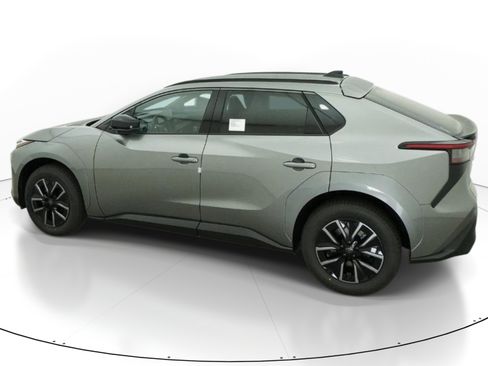 New 2026 Toyota bZ FWD image 4