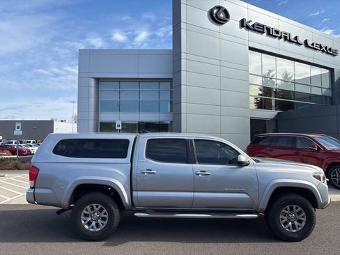 Used 2016 Toyota Tacoma SR5 w/ SR5 Appearance Package (SN) image 2