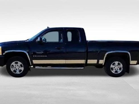 Used 2008 Chevrolet Silverado 1500 LTZ w/ Suspension Package, Off-Road image 5