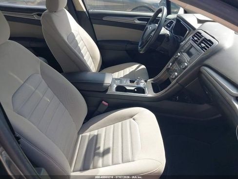 Used 2018 Ford Fusion S FWD image 4