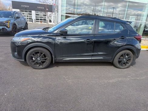 Used 2024 Nissan Kicks SR w/ SR Premium Package image 2