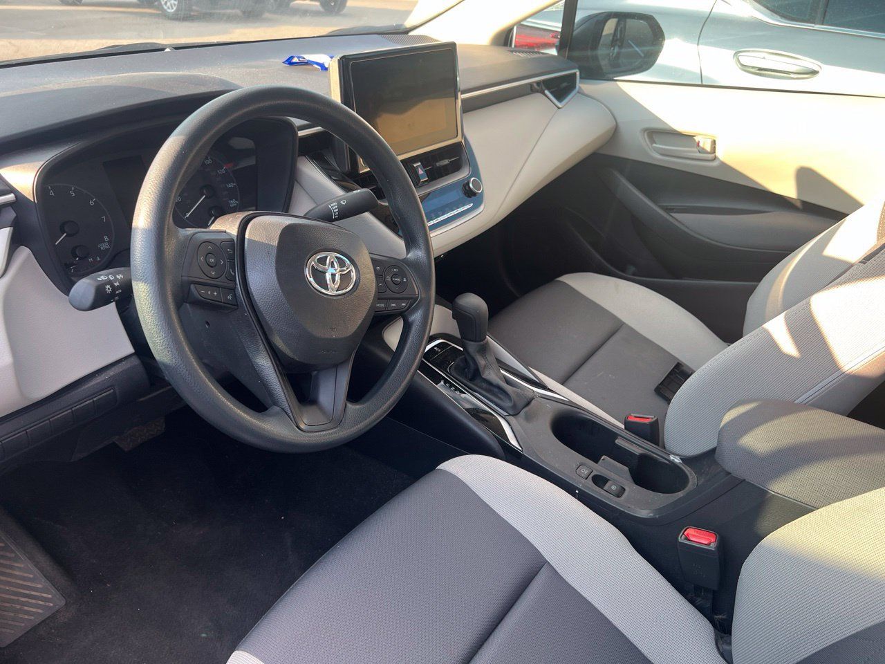 Used 2025 Toyota Corolla LE FWD image 9