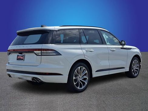 New 2026 Lincoln Aviator AWD image 3