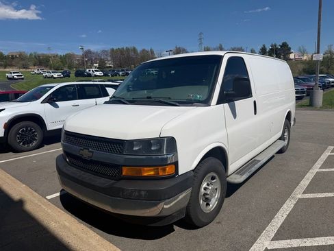 Used 2018 Chevrolet Express 2500 w/ Driver Convenience Package image 8