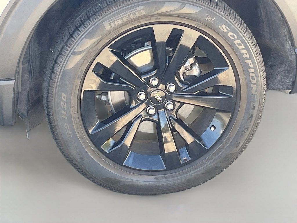 Used 2023 Ford Explorer XLT w/ Equipment Group 202A AWD/4WD image 33