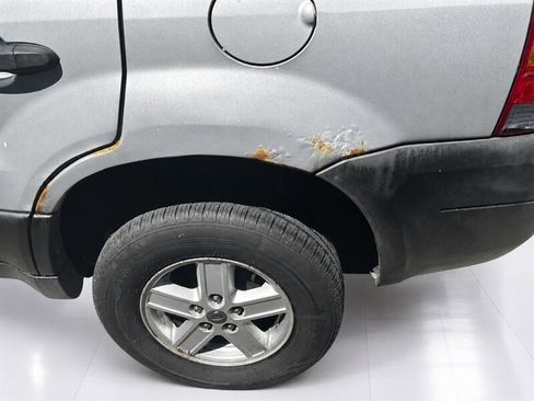 Used 2005 Ford Escape XLS AWD/4WD image 20