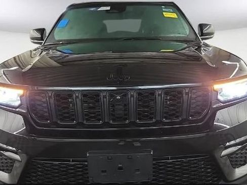 Used 2023 Jeep Grand Cherokee Limited w/ Luxury Tech Group II AWD/4WD image 2
