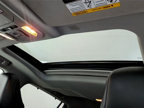 Certified 2021 Toyota Highlander XLE image 36