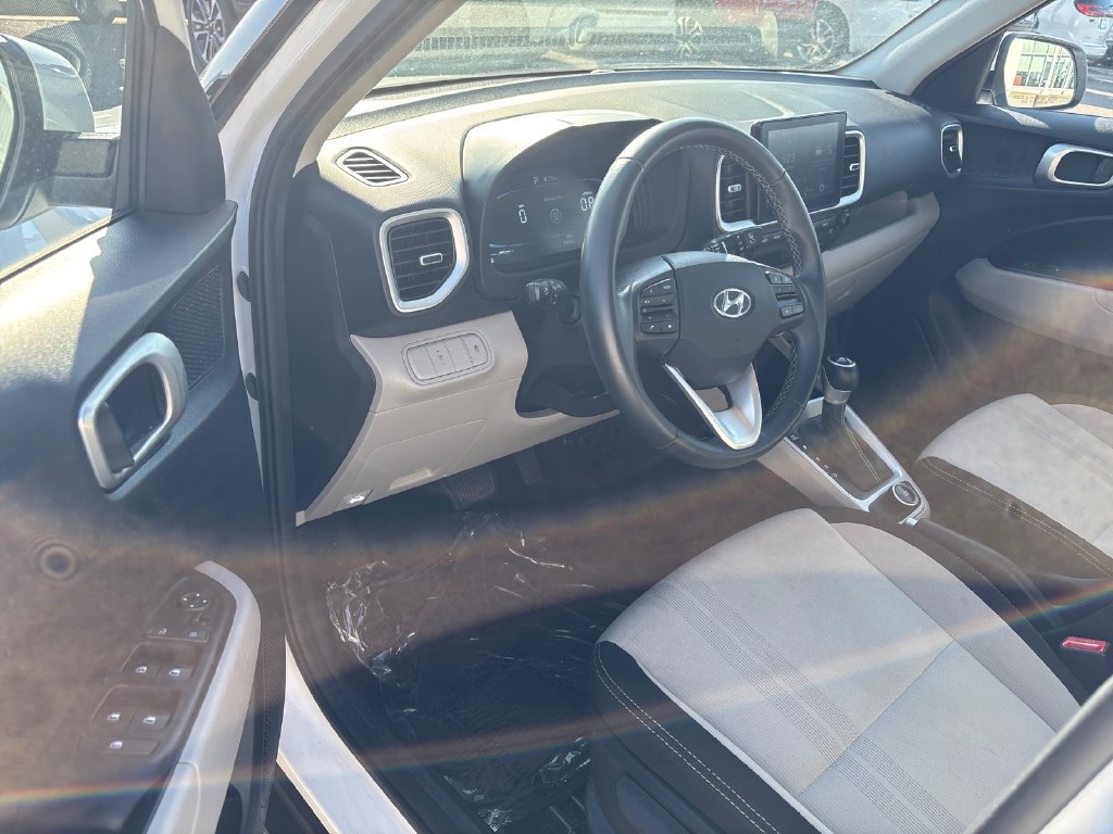 Used 2025 Hyundai Venue SEL FWD image 10