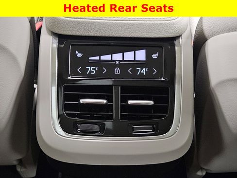 Used 2022 Volvo XC90 T6 Momentum w/ Climate Package image 32