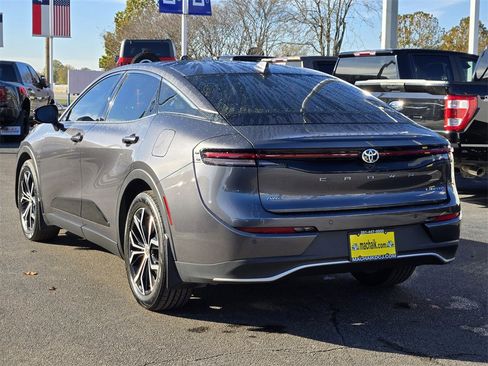 Used 2023 Toyota Crown Limited image 6