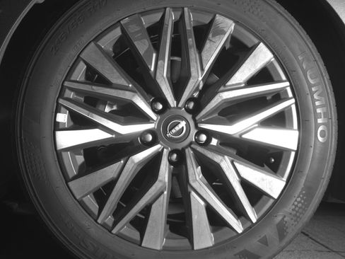 Used 2025 Nissan Altima 2.5 SV FWD image 12