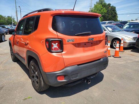 Used 2016 Jeep Renegade Latitude FWD image 5