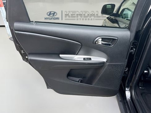 Used 2019 Dodge Journey SE w/ Connectivity Group FWD image 22
