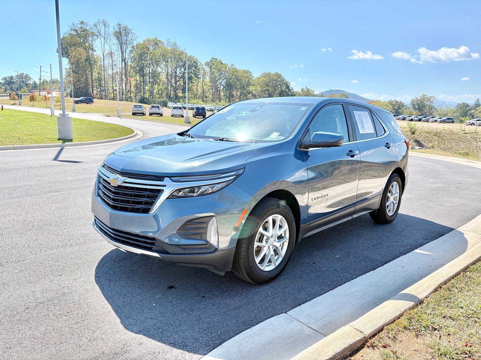 Used 2024 Chevrolet Equinox LT FWD image 3