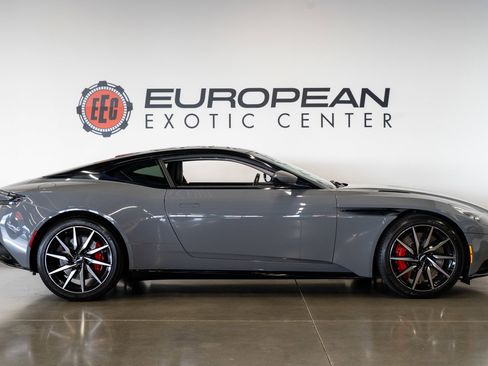 Used 2018 Aston Martin DB11 V12 RWD image 20