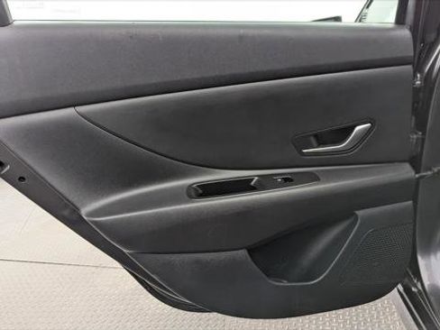 Used 2021 Hyundai Elantra SEL image 9