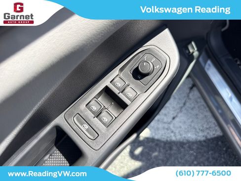 Used 2023 Volkswagen Taos SE AWD/4WD image 12