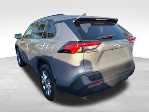 Used 2022 Toyota RAV4 XLE Premium AWD/4WD image 15