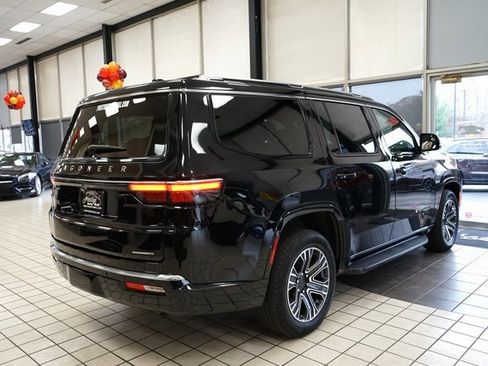 Used 2024 Jeep Wagoneer Series II w/ Flexible Seating Group image 17