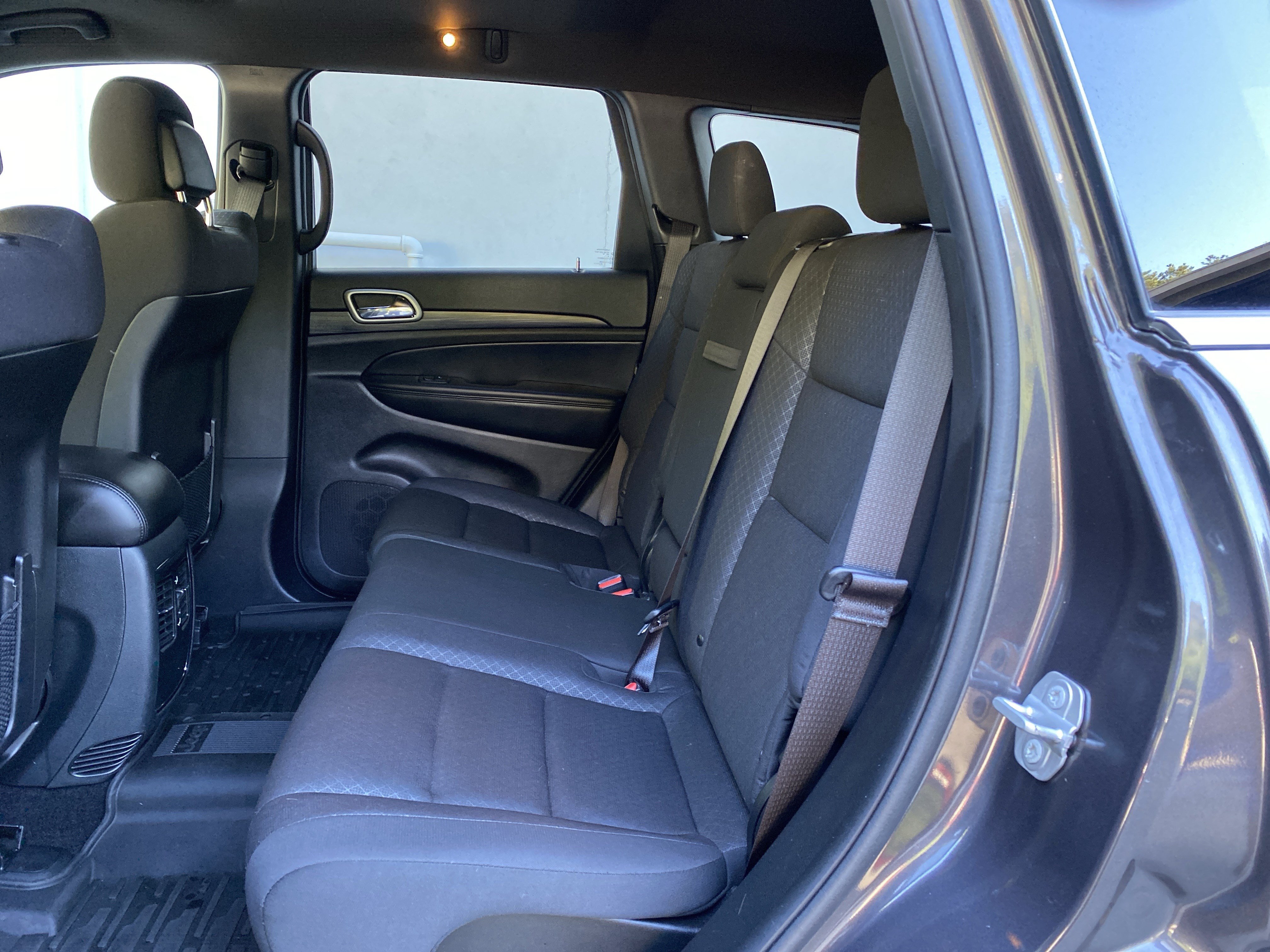 Used 2021 Jeep Grand Cherokee Laredo AWD/4WD image 37