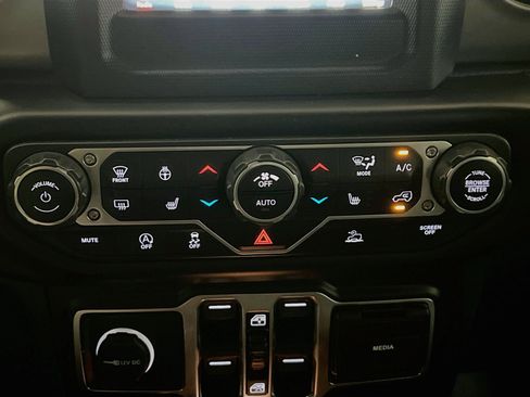 Used 2020 Jeep Gladiator Sport w/ Quick Order Package 24S AWD/4WD image 11