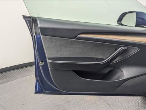 Used 2023 Tesla Model 3 Standard Range image 12
