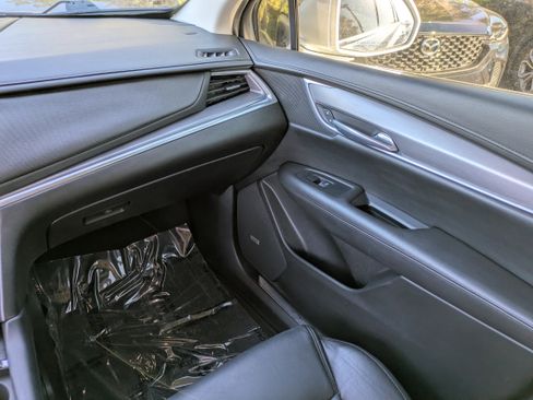 Used 2017 Cadillac XT5 Premium Luxury w/ Driver Assist Package image 17