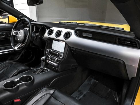 Used 2016 Ford Mustang Premium image 11