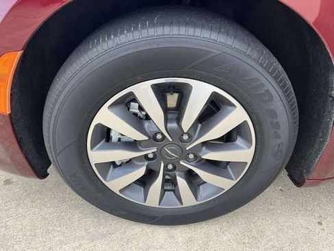 Used 2022 Chrysler Pacifica Limited FWD image 23