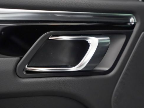 Certified 2026 Porsche Macan AWD/4WD image 15